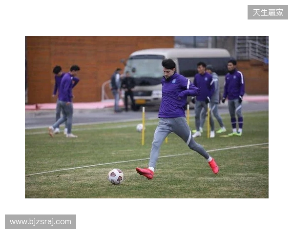 足球报:津门虎新赛季负10分开局形势严峻,于根伟并未失去信心 足球报:津门虎新赛季负10分开局形势严峻,于根伟并未失去信心