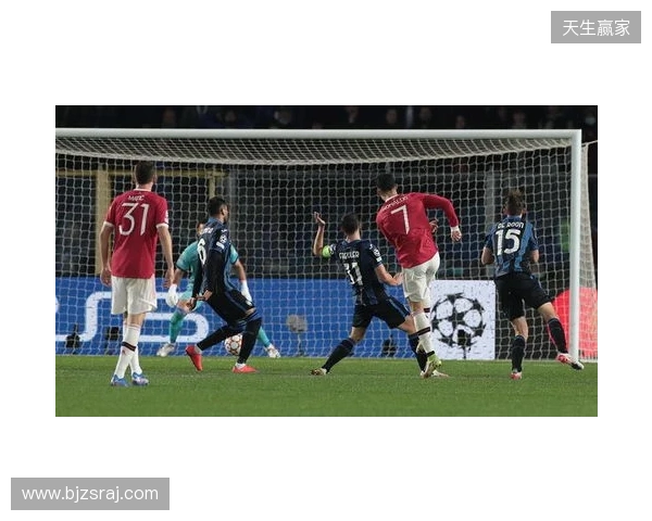 记者:因下赛季很大概率有欧冠踢,曼联想B费再至少留队1年